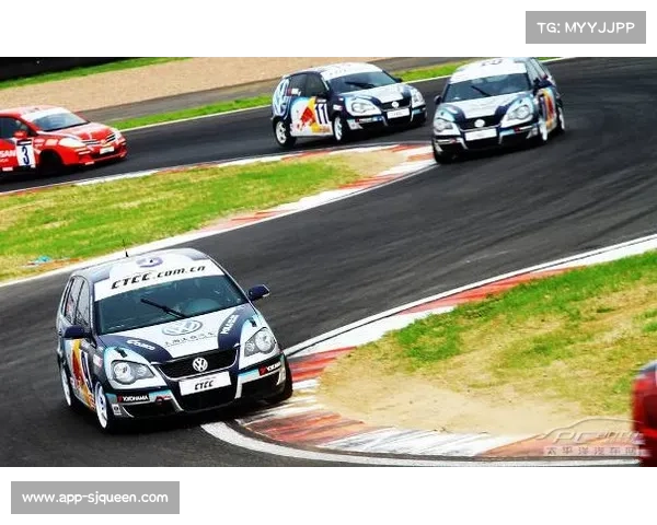 新加坡夜赛：里卡多代打出战，红牛赛车适应街道赛道挑战