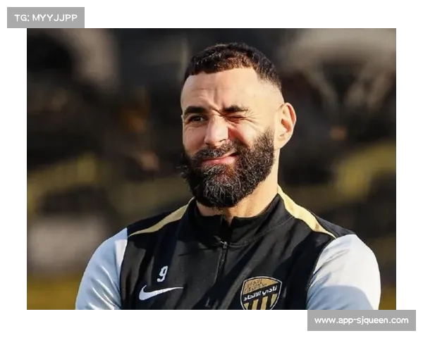 本泽马遭吉达联合零薪水续约提案,双方关系紧张球员要求不进入比赛名单