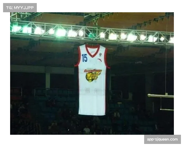 特写:宁波队主场设立专属退役球衣陈列区,致敬队史名宿 特写:宁波队主场设立专属退役球衣陈列区,致敬队史名宿